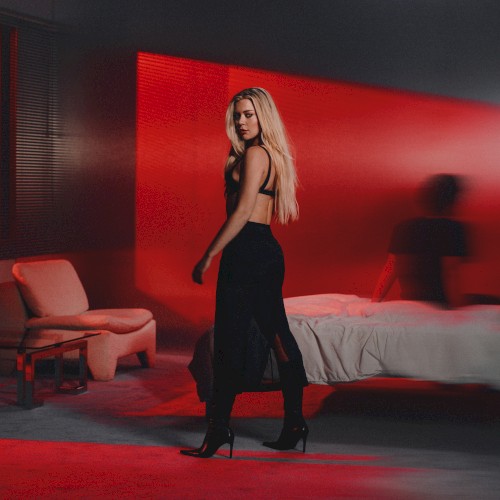 Hands On Me - BECKY HILL - 2026-04-29