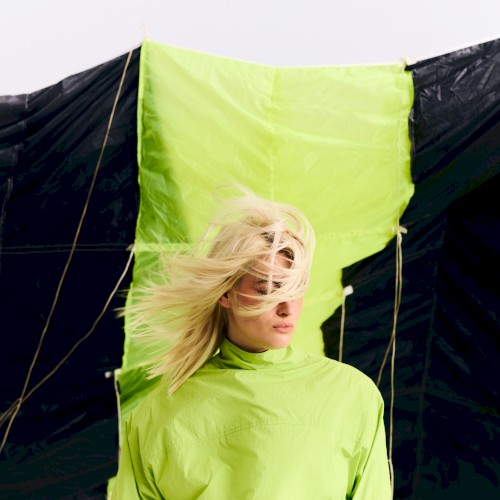 Parachute - Bente - 2026-09-04