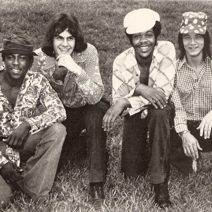 Kc & The Sunshine Band - Sound your funky horn